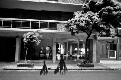 Benoit Delhomme - The guardians of buildings in Buenos Aires cannot see them - 1